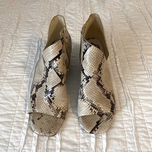 Faux snake skin heals